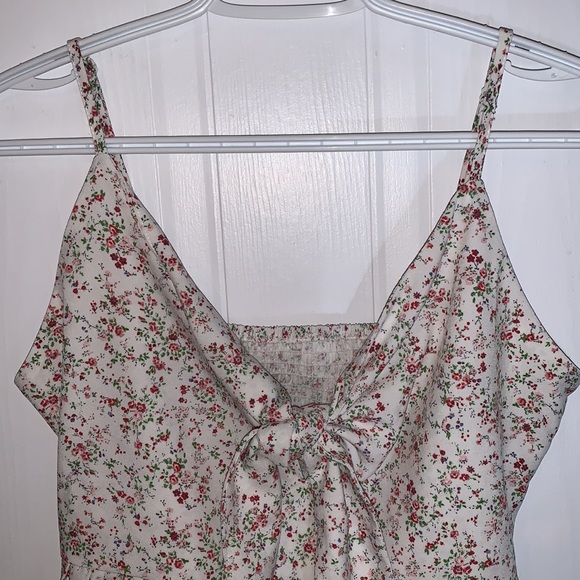 SHEIN floral flowy tied tank top - Picture 2 of 2
